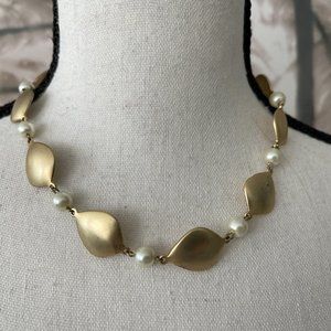 Vintage CHAPS Gold Pearl Necklace